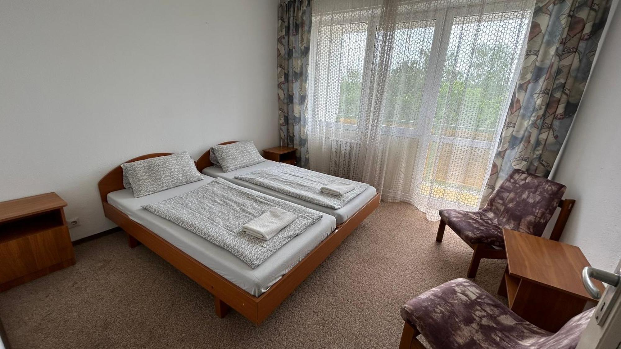 Aranypart Hostel Siófok Eksteriør billede