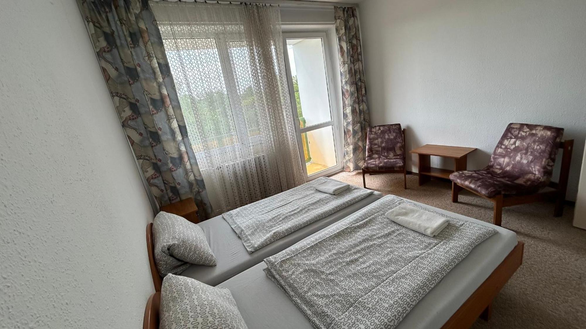 Aranypart Hostel Siófok Eksteriør billede