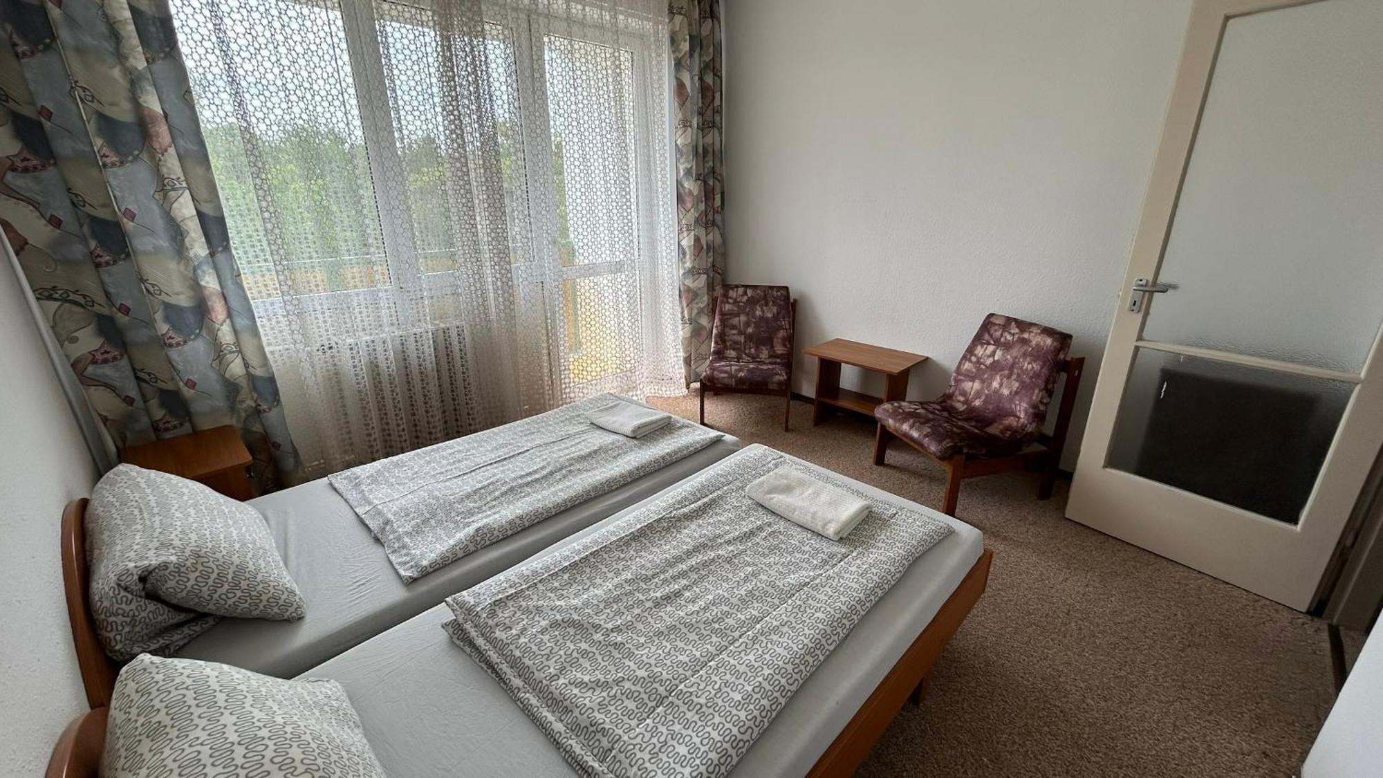 Aranypart Hostel Siófok Eksteriør billede